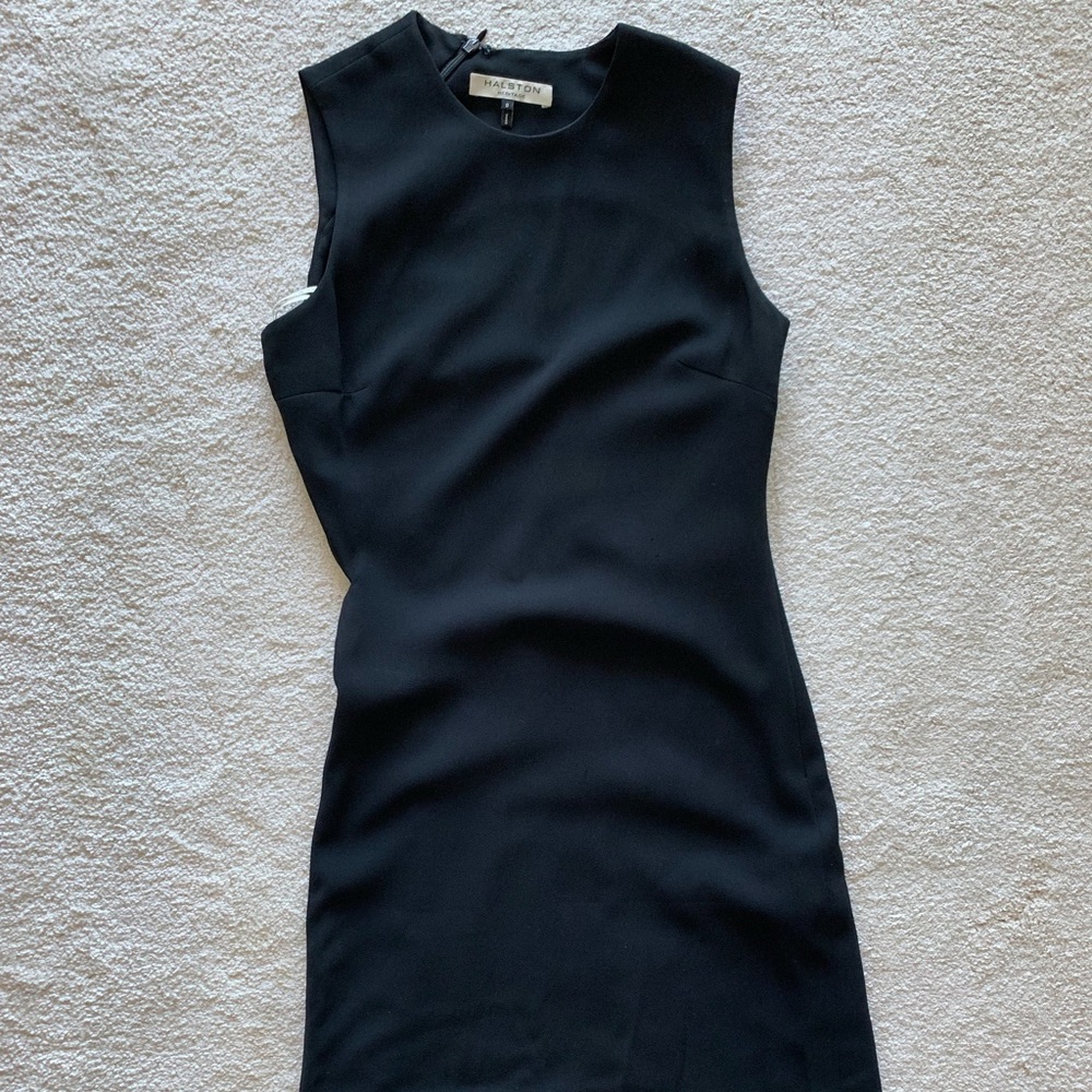 HALSTON HERITAGE gown. Leg slit, cut out dress
